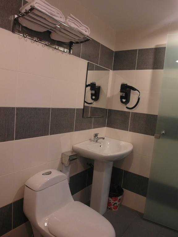 Mcity Inn Miri Zimmer foto